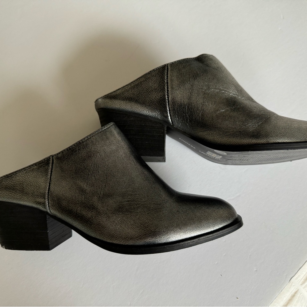 Chinese Laundry Western Style Mule, 6,  Silver, 2” Heel, Never Worn - Picture 3 of 6